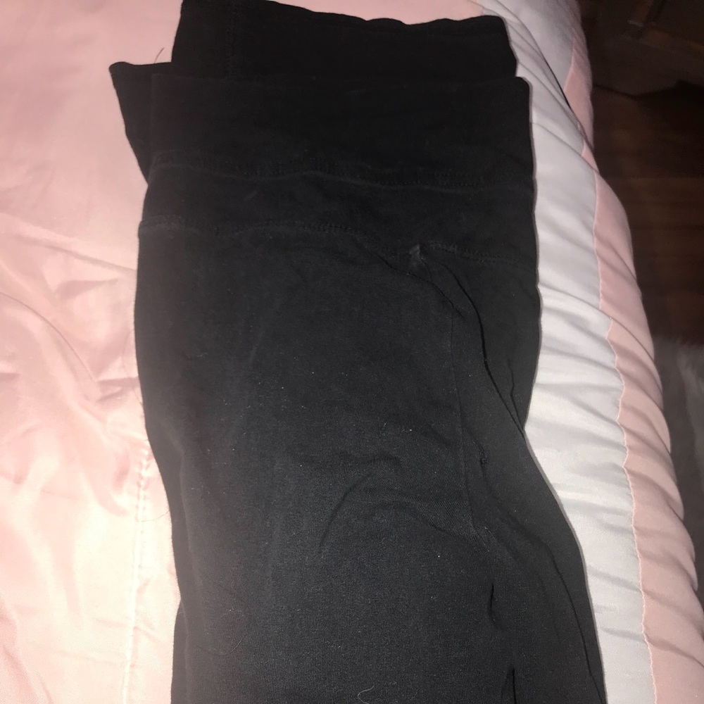 Black yoga pants